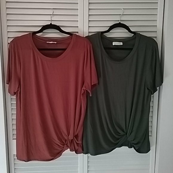 French Laundry Tops - ❣French Laundry Twist Hem Top NWOT